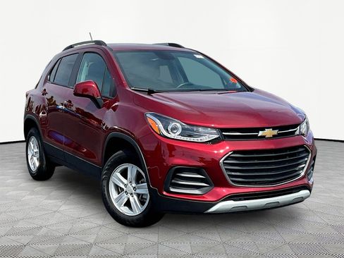 Used 2022 Chevrolet Trax LT w/ LT Convenience Package AWD/4WD image 3