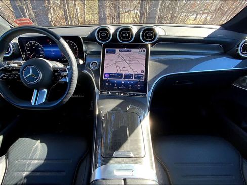 Used 2024 Mercedes-Benz GLC 300 4MATIC image 16