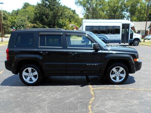 Used 2011 Jeep Patriot Latitude AWD/4WD image 5