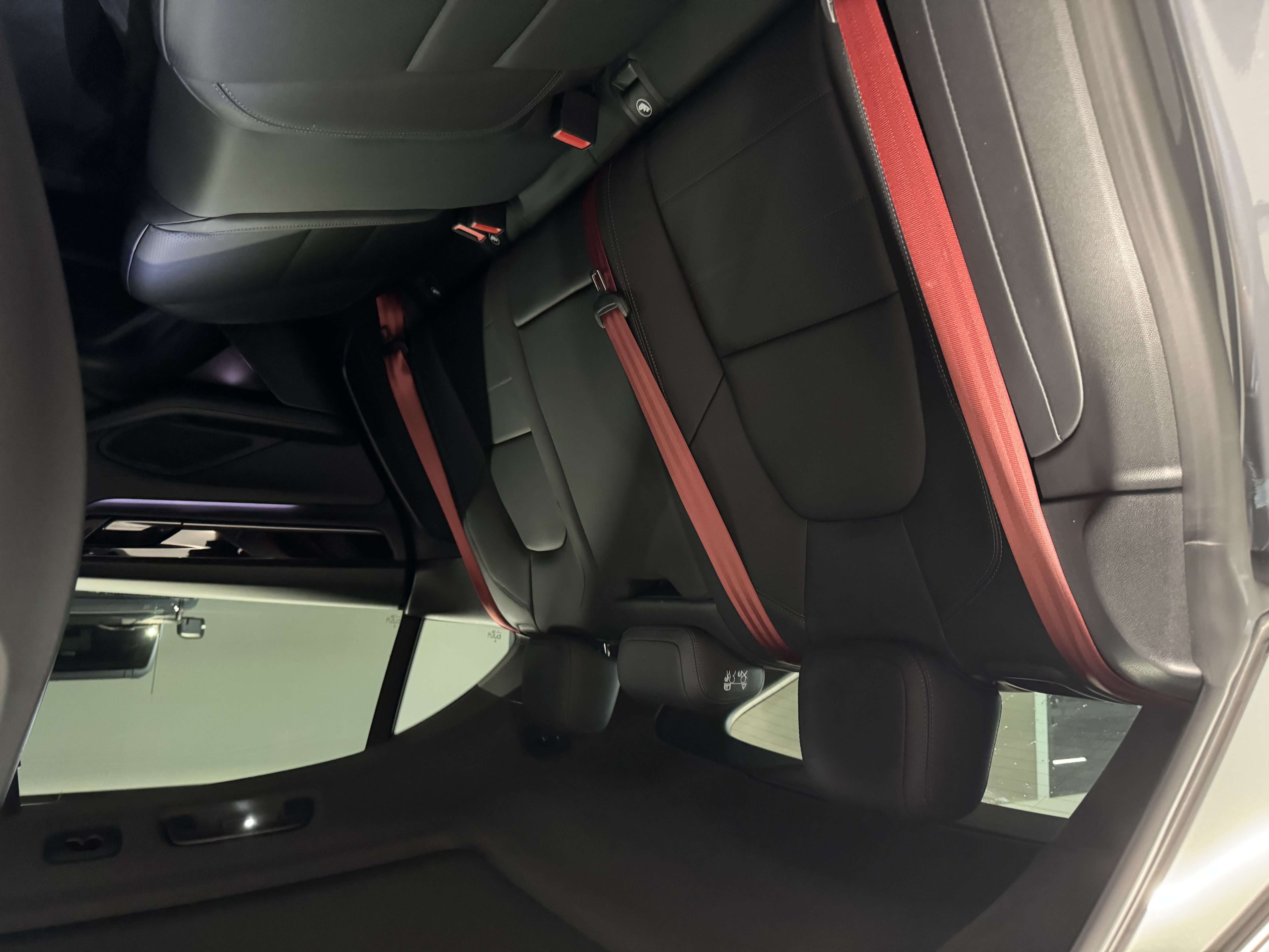 Used 2025 Porsche Macan Electric RWD image 7