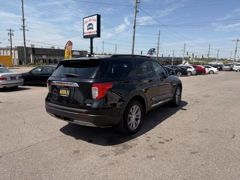 Used 2020 Ford Explorer XLT w/ Equipment Group 202A image 6