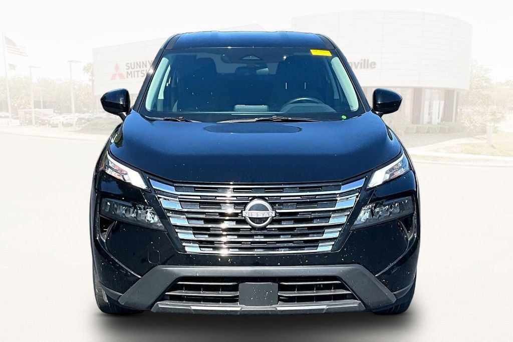 Used 2025 Nissan Rogue SV FWD image 2