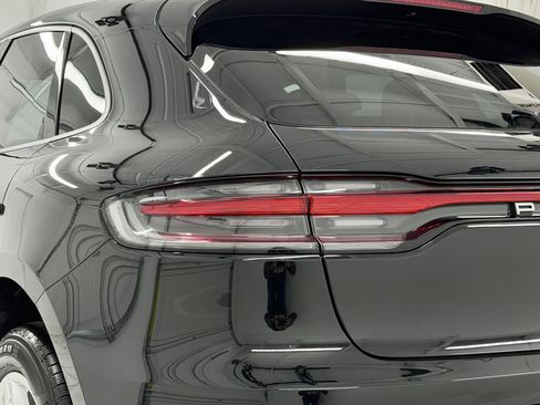 Certified 2026 Porsche Macan AWD/4WD image 18