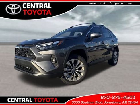 Used 2025 Toyota RAV4 XLE Premium image 1