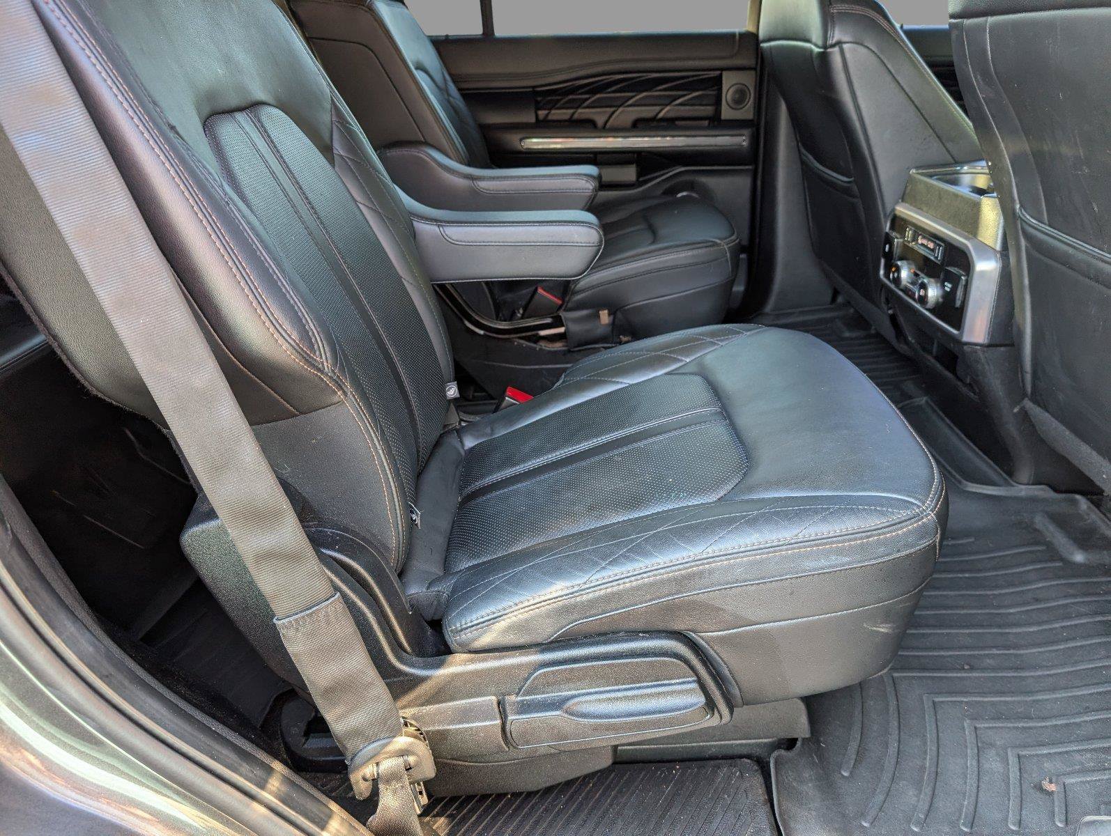 Used 2018 Ford Expedition Platinum RWD image 39