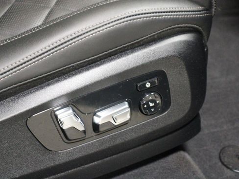 Used 2024 BMW X7 xDrive40i w/ M Sport Package AWD/4WD image 36