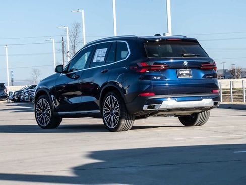 New 2026 BMW X5 xDrive40i w/ Climate Comfort Package image 2