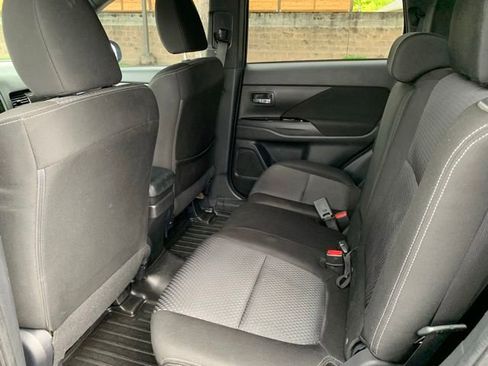 Used 2018 Mitsubishi Outlander LE AWD/4WD image 13