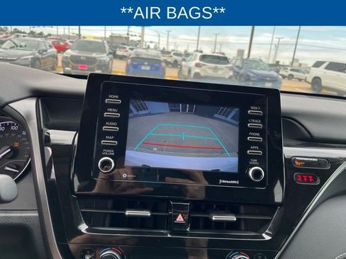 Used 2016 Toyota Camry XLE image 9