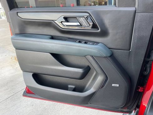 Used 2025 GMC Yukon AT4 w/ AT4 Premium Package AWD/4WD image 10
