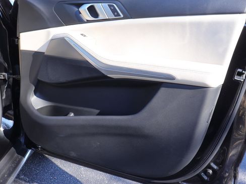 Used 2019 BMW X5 xDrive40i w/ Convenience Package image 16