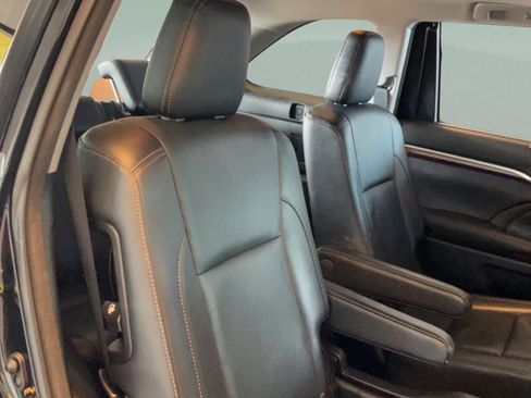 Used 2016 Toyota Highlander Limited FWD image 39
