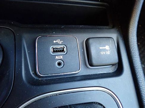 Used 2019 Jeep Cherokee Latitude Plus w/ Cold Weather Group image 19