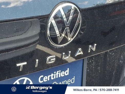 Certified 2022 Volkswagen Tiguan SE FWD image 12