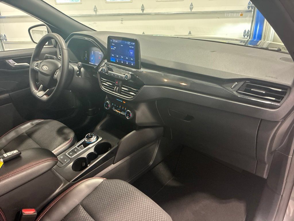 Used 2025 Ford Escape ST-Line FWD image 36