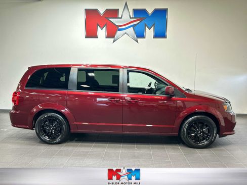Used 2020 Dodge Grand Caravan SXT w/ Driver Convenience Group FWD image 1
