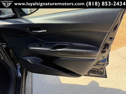 Used 2018 Toyota C-HR XLE FWD image 28