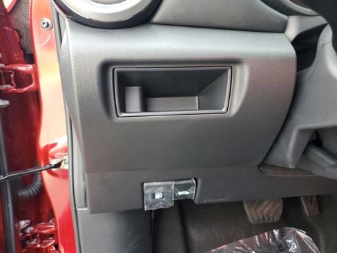 New 2025 Nissan Versa SR w/ Trunk Package image 19