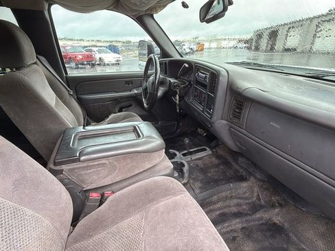 Used 2006 Chevrolet Silverado 2500 LT w/ Skid Plate Package AWD/4WD image 16