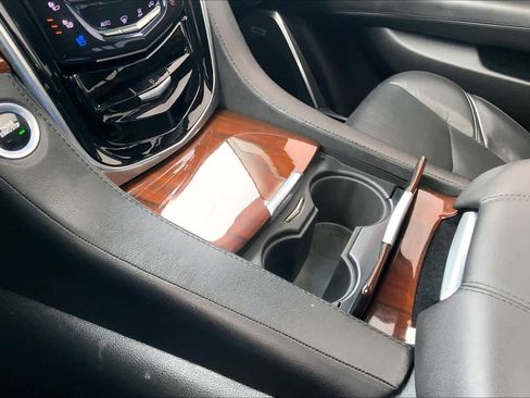 Used 2018 Cadillac Escalade ESV Luxury image 17
