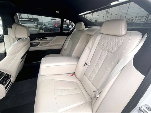 Used 2022 BMW 750i xDrive w/ Executive Package AWD/4WD image 15