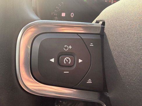 Used 2023 Volvo XC40 B5 Plus w/ Protection Package Premier AWD/4WD image 30
