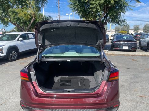 Used 2025 Nissan Altima 2.5 SV FWD image 32