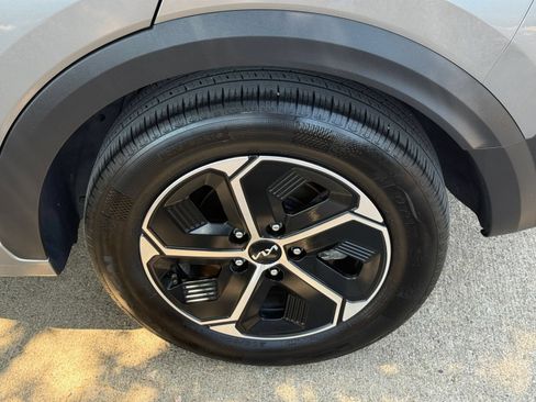 Used 2026 Kia Niro LX FWD image 25