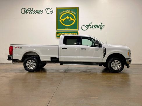 Used 2023 Ford F250 XLT w/ FX4 Off-Road Package AWD/4WD image 2