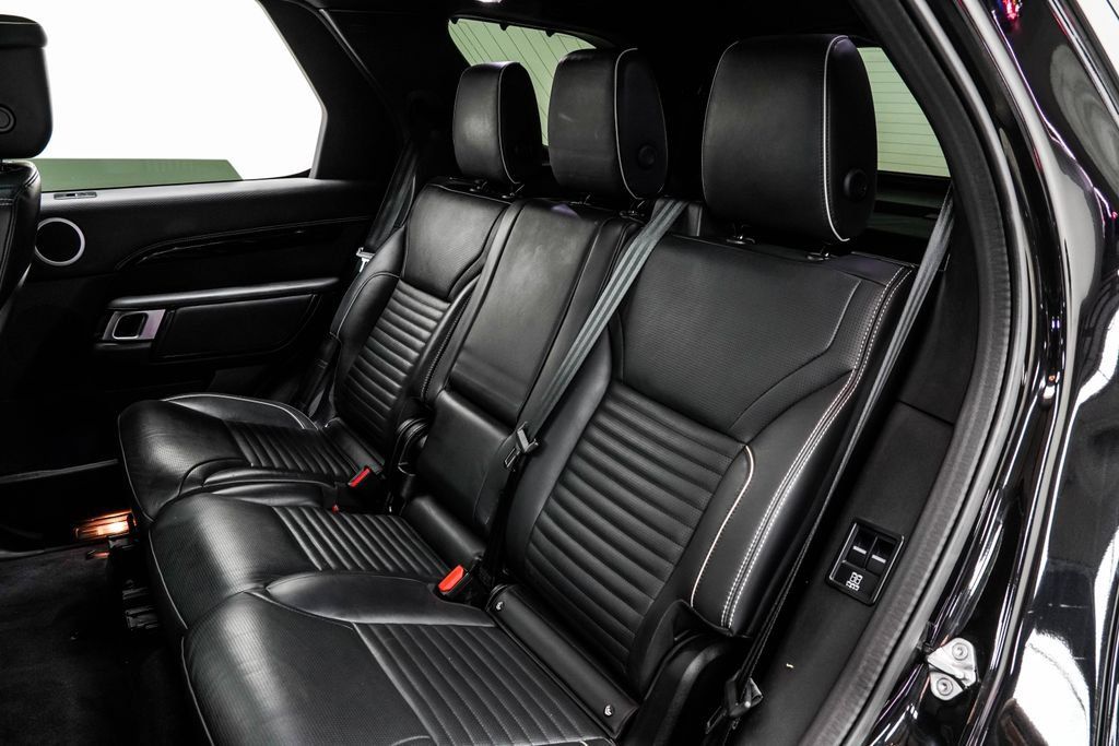 Used 2022 Land Rover Discovery HSE R-Dynamic AWD/4WD image 18