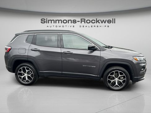 Used 2024 Jeep Compass Limited AWD/4WD image 6