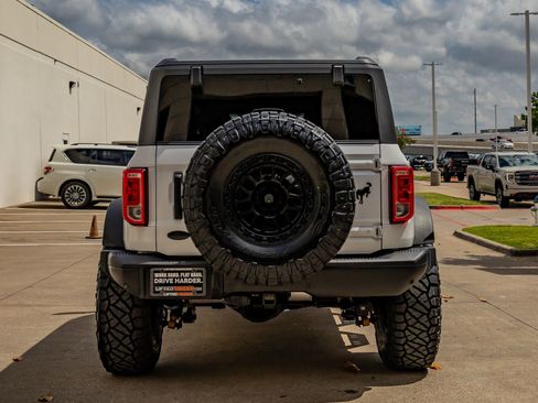 Used 2022 Ford Bronco Black Diamond w/ Sasquatch Package image 8