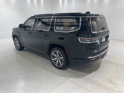 Used 2023 Jeep Grand Wagoneer Series III image 3