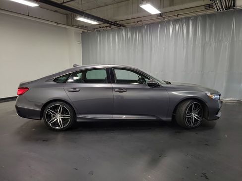 Used 2022 Honda Accord Touring image 9
