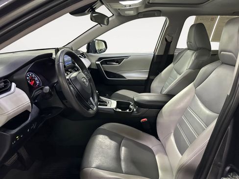 Used 2021 Toyota RAV4 XLE Premium image 13