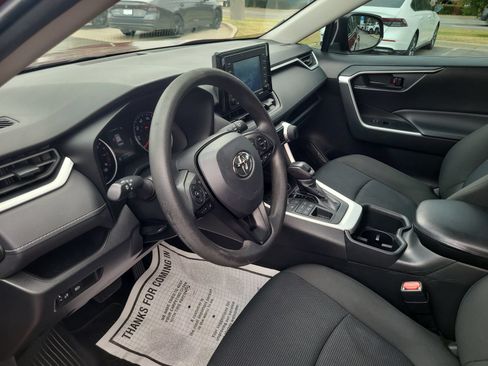 Used 2022 Toyota RAV4 LE AWD/4WD image 10