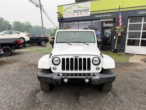 Used 2018 Jeep Wrangler Unlimited Sahara AWD/4WD image 2