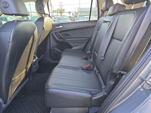 Certified 2022 Volkswagen Tiguan SE w/ Panoramic Sunroof Package image 11