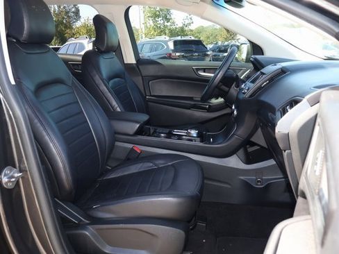 Used 2019 Ford Edge SE image 18