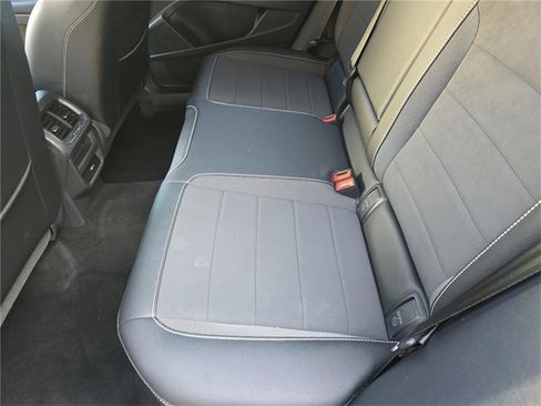 Used 2022 Volkswagen Taos SE image 11