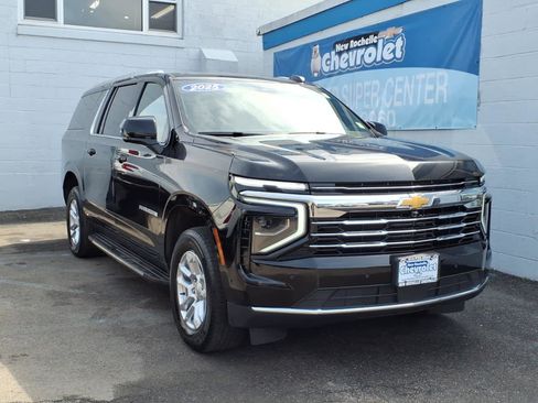 Certified 2025 Chevrolet Suburban LT AWD/4WD image 1