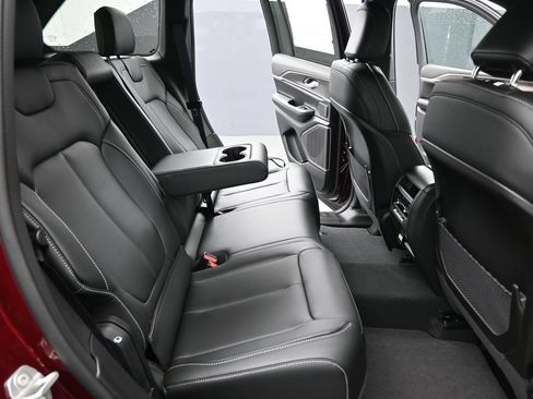 New 2026 Jeep Grand Cherokee Limited RWD image 32