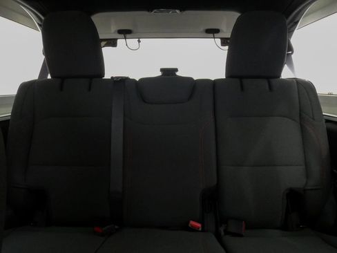 Used 2025 Jeep Wrangler Unlimited Rubicon image 32