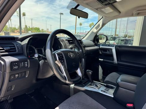 Used 2017 Toyota 4Runner SR5 AWD/4WD image 18