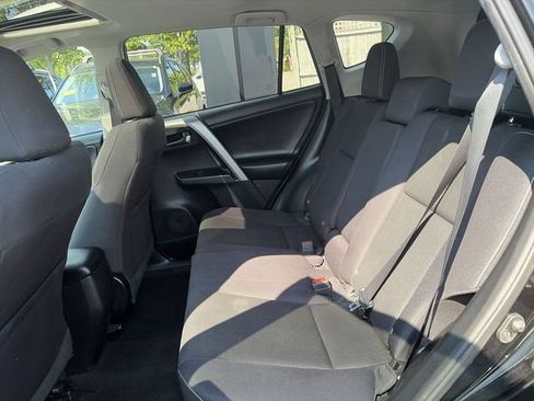 Used 2018 Toyota RAV4 XLE AWD/4WD image 22