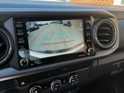 Used 2020 Toyota Tacoma TRD Sport AWD/4WD image 14