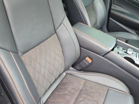 Used 2023 Nissan Maxima SR w/ Sport Mat Group FWD image 7