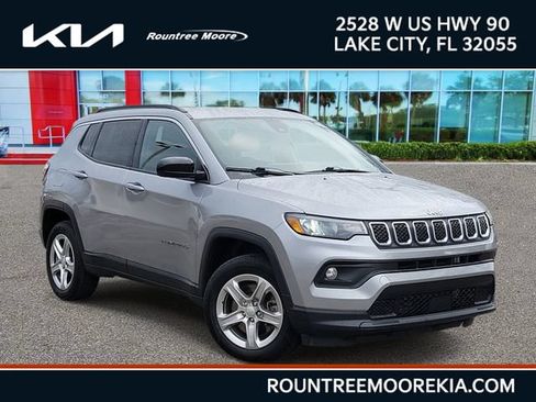 Used 2024 Jeep Compass Latitude w/ Altitude Special Edition AWD/4WD image 1