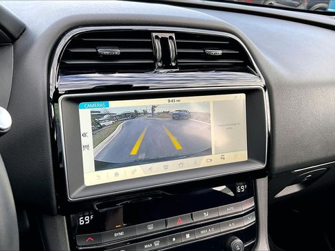 Used 2019 Jaguar F-PACE Premium image 26