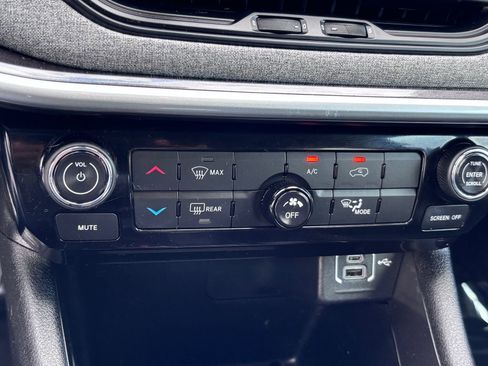 Used 2022 Jeep Compass Latitude FWD image 29